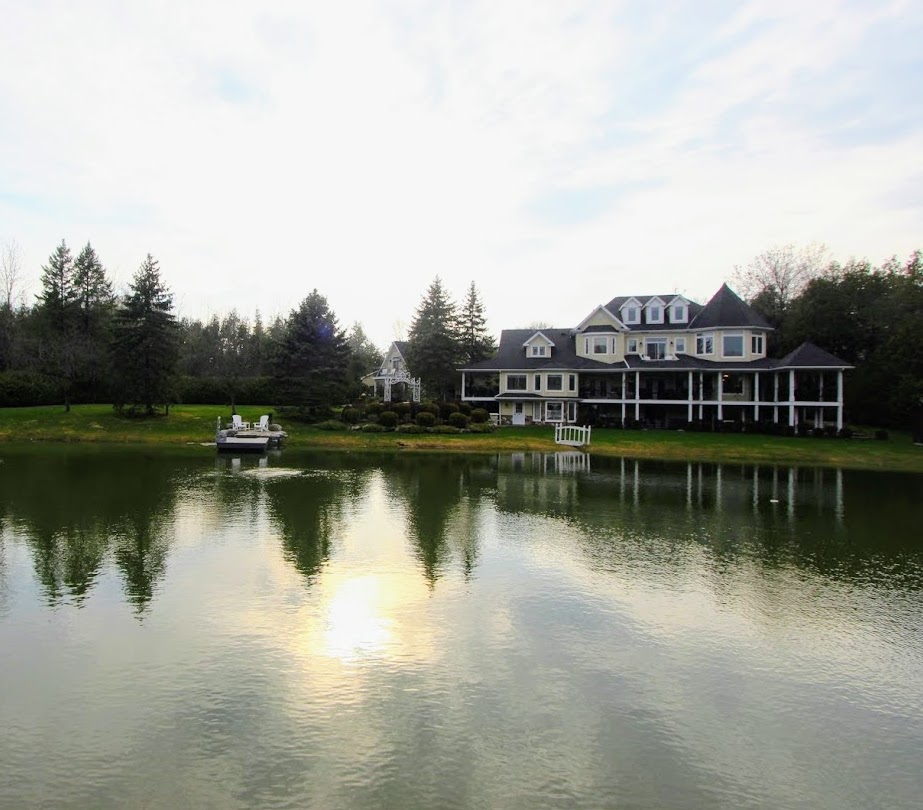 Nestleton Waters Inn during the day